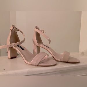 Nine West Pruce Block Heel Natural Patent Leather Sandal, Size 7. Brand new!